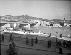 Ausztria, Linz, Duna, Nibelungenbrücke, a túlparton jobbra a Szent József-templom. Háttérben a Pöstlingberg és a Wallfahrtkirche., 1949, Archiv für Zeitgeschichte ETH Zürich / Agnes Hirschi, Carl Lutz, rakpart, hajó, híd, látkép, Fortepan #105805