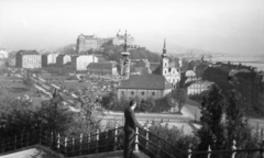 Hungary, Budapest I., látkép a Szent Gellért lépcsőről a Tabán és Királyi Palota (később Budavári Palota) felé. Előtérben a Szent Demeter szerb templom, mögötte az Alexandriai Szent Katalin-templom., 1943, Archiv für Zeitgeschichte ETH Zürich / Agnes Hirschi, Carl Lutz, church, Budapest, bird's eye view, Serbian Orthodox Church, steeple, Fortepan #105821