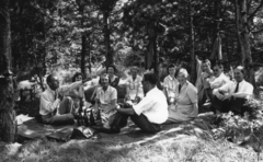 1944, Archiv für Zeitgeschichte ETH Zürich / Agnes Hirschi, Carl Lutz, excursion, relaxation, companionship, fun, pine forest, Fortepan #105826