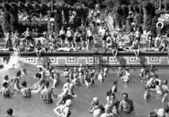 Hungary, Budapest XI., Gellért Gyógyfürdő, hullámmedence., 1943, Archiv für Zeitgeschichte ETH Zürich / Agnes Hirschi, Carl Lutz, wave pool, bathing caps, Budapest, Fortepan #105845