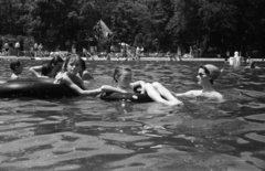 Hungary, Harkány, gyógyfürdő., 1962, Hunyady József, shades, swim belt, bathing caps, Fortepan #105951