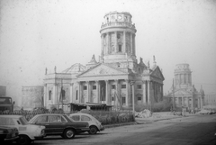 Németország, Berlin, Kelet-Berlin, Gendarmenmarkt, előtérben a Német Székesegyház, háttérben a Francia Székesegyház., 1980, Fortepan, templom, NDK, Kelet-Berlin, Fortepan #10598