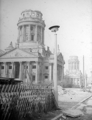 Németország, Berlin, Kelet-Berlin, Gendarmenmarkt, előtérben a Német Székesegyház, háttérben a Francia Székesegyház., 1980, Fortepan, templom, NDK, Kelet-Berlin, Fortepan #10599