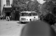 Serbia, Sremski Karlovci, Trg Branka Radičevića., 1965, Hunyady József, bus, Fortepan #106022