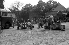 Magyarország, Győr, Apor Vilmos püspök tere (Martinovics tér) a Székesegyház mellett. A felvétel Az aranyfej című film forgatásakor készült., 1963, Hunyady József, filmforgatás, filmkamera, Fortepan #106103