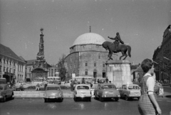 Hungary, Pécs, Széchenyi tér, Szentháromság-szobor, Hunyadi János szobra és a Dzsámi., 1962, Hunyady József, monument, MÁVAUT-organisation, M21 Wolga, mosque, horse sculpture, János Hunyadi-portrayal, number plate, Ikarus-brand, Fortepan #106237