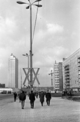 Németország, Berlin, Kelet-Berlin, Karl Marx Allee az Alexanderplatz felé nézve., 1969, Hunyady József, szálloda, NDK, Kelet-Berlin, Roland Korn-terv, Heinz Scharlipp-terv, Hans Erich Bogatzky-terv, római számok, Fortepan #106269