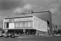 Németország, Berlin, Kelet-Berlin, Karl Marx Allee, Kino International mozi, mögötte a Hotel Berolina., 1969, Hunyady József, szálloda, NDK, mozi, Kelet-Berlin, Josef Kaiser-terv, Heinz Aust-terv, Fortepan #106272