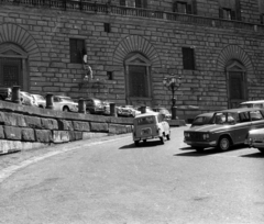 Olaszország, Firenze, Pitti palota (Palazzo Pitti)., 1968, Hunyady József, múzeum, palota, reneszánsz, Renault 4, Filippo Brunelleschi-terv, Bartolomeo Ammanati-terv, Lancia Fulvia, Fortepan #106277