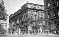 Magyarország, Budapest VIII., Múzeum körút, ELTE épülete, távolban az Astoria kereszteződésben álló MTA lakóház., 1953, Fortepan, plakát, hirdetőoszlop, egyetem, Budapest, Hültl Dezső-terv, Fortepan #10641