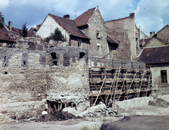 Hungary, Sopron, a Várkerület (Lenin körút) 102. számú ház udvara, a Kis Rondella és a városfal helyreállítása., 1965, Hunyady József, colorful, scaffolding, tower, excavation, Fortepan #106477