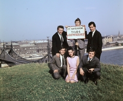 Hungary, Budapest XI., Koncz Zsuzsa és a Metró együttes: Sztevanovity Zorán , Brunner Győző, Latzin Norbert, Sztevanovity Dusán, Bokány Ferenc., 1965, Hunyady József, colorful, Budapest, label, tableau, bridge, musician, Fortepan #106562