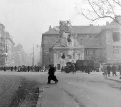 Magyarország, Budapest VIII., Rákóczi út, Szent Rókus-kápolna., 1956, Fortepan, templom, forradalom, járókelő, teherautó, utcakép, épületkár, Budapest, Fortepan #10663