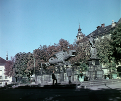 Ausztria, Klagenfurt, Neuer Platz, Lindwurmbrunnen (Sárkánykút)., 1964, Hunyady József, színes, szökőkút, szobor, sárkány ábrázolás, Herkules-ábrázolás, Fortepan #106660