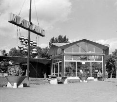 Hungary, Szekszárd, Pollack Mihály utca, autóbusz-pályaudvar., 1965, UVATERV, street furniture, architecture, MÁVAUT-organisation, bench, modern architecture, bus terminal, bus stop, Fortepan #10696