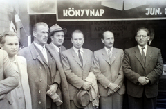 Hungary, Pécs, Széchenyi tér, könyvnapi ünnepség a Városháza előtt., 1948, Hunyady József, hat in hand, Fortepan #107044