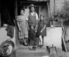 1948, Hunyady József, girl, kid, tableau, dotted dress, family, Fortepan #107058