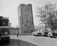 Hungary, Nagyvázsony, Kinizsi vár., 1963, Hunyady József, bus, Hungarian brand, Ikarus-brand, castle ruins, M21 Wolga, Fortepan #107084