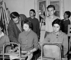 Hungary, Pécs, Szent István tér 8., Művészeti Gimnázium, köpenyben Lantos Ferenc tanár, festőművész., 1963, Hunyady József, drawing board, learning, Fortepan #107128