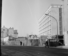 Hungary, Szolnok, Baross utca (Beloiannisz út), a Kereskedelmi Bank épületének bontása a Kossuth Lajos út felől nézve, háttérben az épülő pártház., 1965, Hunyady József, Fortepan #107181