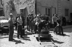 Magyarország, Baja, Roosevelt tér. A felvétel az Aranysárkány című film forgatásakor készült., 1966, Hunyady József, filmforgatás, filmkamera, fahrt-sín, fahrtkocsi, Fortepan #107261