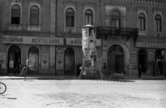 Magyarország, Baja, Szentháromság (Béke) tér 4. A felvétel az Aranysárkány című film forgatásakor készült., 1966, Hunyady József, Fortepan #107302