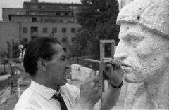 Magyarország, Budapest I., Dózsa György tér, Kiss István szobrászművész és a Dózsa György szobor egyik mellékalakja., 1961, Hunyady József, szobrász, Budapest, kőfaragó, Fortepan #107342