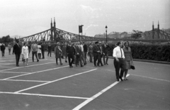 Hungary, Budapest XI., Műegyetem rakpart a Szabadság híd felé nézve., 1965, Hunyady József, bridge, street view, genre painting, Budapest, Duna-bridge, János Feketeházy-design, Fortepan #107367