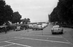 Magyarország, Budapest XI., Műegyetem rakpart a Petőfi híd felé nézve., 1965, Hunyady József, utcakép, életkép, rendszám, Porsche-márka, Porsche 911, Volkswagen Bogár, bója, Budapest, Duna-híd, Álgyay Hubert Pál-terv, Fortepan #107368