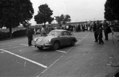 Hungary, Budapest XI., Műegyetem rakpart a Petőfi híd felé nézve., 1965, Hunyady József, street view, genre painting, audience, number plate, Porsche-brand, Budapest, Duna-bridge, Hubert Pál Álgyay-design, Fortepan #107372