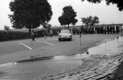 Magyarország, Budapest XI., Műegyetem rakpart a Petőfi híd felé nézve., 1965, Hunyady József, utcakép, életkép, rendőr, közönség, rendszám, Porsche-márka, bója, Budapest, Porsche 356, Fortepan #107373