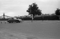 Magyarország, Budapest XI., Műegyetem rakpart a Szabadság híd felé nézve., 1965, Hunyady József, híd, Porsche-márka, Porsche 911, bója, Budapest, Feketeházy János-terv, Fortepan #107375