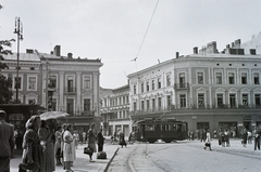 Ukrajna, Lviv, Szvobodi sugárút (Adolf Hitler Platz) a Petra Dorosenka utca (Sykstusstrasse) torkolata felé nézve., 1942, Kókány Jenő, utcakép, villamos, horogkereszt, Fortepan #107386