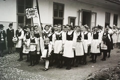 Romania,Transylvania, Târgu Mureș, Forradalom utca (Strada Revoluţiei, ekkor Szent György utca), a Református Leányiskola udvara. A felvétel 1940. szeptember 10-én a magyar csapatok bevonulása idején készült., 1940, Kókány Jenő, Fortepan #107421