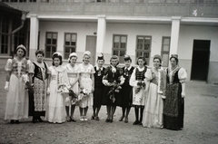 Romania,Transylvania, Târgu Mureș, Forradalom utca (Strada Revoluţiei, ekkor Szent György utca), a Református Leányiskola udvara. A felvétel 1940. szeptember 10-én a magyar csapatok bevonulása idején készült., 1940, Kókány Jenő, Fortepan #107429