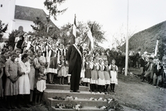 Romania,Transylvania, Crăciunești, a felvétel a református templom előtt készült, a magyar csapatok bevonulása idején., 1940, Kókány Jenő, Fortepan #107443