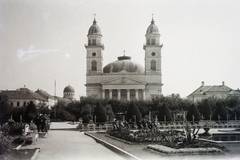 Romania,Transylvania, Satu Mare, Deák tér (Szabadság tér, Piata Libertatii), balra a római katolikus székesegyház., 1940, Kókány Jenő, church, Catholic Church, dome, Cathedral, József Hild-design, Neoclassical architecture, Fortepan #107471