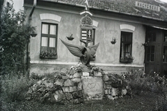 Hungary, Debrecen, Nagycsere vasútállomás., 1940, Kókány Jenő, Hungarian Railways, map, crest, train station, place-name signs, national emblem, Fortepan #107474