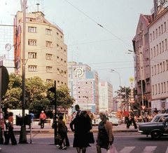 Szlovákia, Pozsony, Dunajska (Duna) utca a Štúrova (egykor Baross Gábor) utcáról nézve., 1977, Fortepan, reklám, Csehszlovákia, színes, gyalogátkelő, Fortepan #10753