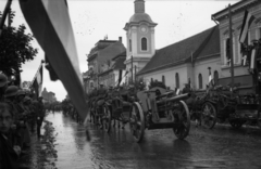 Romania,Transylvania, Târgu Mureș, Rózsák tere (Piata Trandafirilor, ekkor Széchenyi tér), szemben a ferences barátok temploma. A felvétel 1940. szeptember 16-án a kormányzói fogadó ünnepségen készült a magyar csapatok bevonulása idején., 1940, Kókány Jenő, territorial gain, Baroque-style, Catholic Church, Franciscans, Fortepan #107574