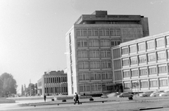 Magyarország, Szombathely, Március 15. tér, előtérben a Szakorvosi Rendelőintézet, mögötte a Művelődési és Sportház., 1970, Fortepan, Fortepan #10762