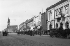 Szerbia, Zombor, Ulica kralja Petra I., balra a Szent György-templom. A felvétel a magyar csapatok bevonulása idején készült., 1941, Kókány Jenő, területgyarapodás, Fortepan #107713