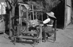 Romania,Transylvania, Észak-Erdély., 1940, Kókány Jenő, spinning wheel, loom, Fortepan #107716