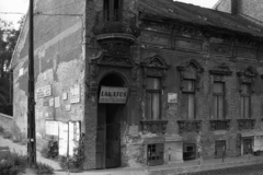 Hungary, Budapest XXII., Kossuth Lajos utca 102., balra a Tóth József utca., 1982, Makovecz Benjamin, Budapest, balcony, tenement house, firewall, sign-board, locksmith, house, tradie, Fortepan #107952