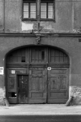 Hungary, Budapest XXII., Nagytétényi út 48. HUNGAROVIN Borgazdaságok Export Vállalata., 1982, Makovecz Benjamin, Budapest, house number sign, gate, Fortepan #107954