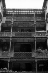 Hungary, Budapest VII., Dohány utca 16-18., 1982, Makovecz Benjamin, courtyard balcony, tenement house, Budapest, inner courtyard, Fortepan #107959