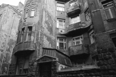 Magyarország, Budapest VII., Nyár utca 25-27., 1983, Makovecz Benjamin, bérház, erkély, Budapest, francia udvar, Fortepan #108043