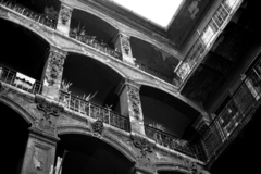 Hungary, Budapest VI., Székely Mihály utca 11., 1985, Makovecz Benjamin, courtyard balcony, tenement house, pillar, stucco, Budapest, Fortepan #108247