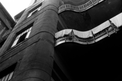 1985, Makovecz Benjamin, courtyard balcony, tenement house, hanging clothes, Fortepan #108253