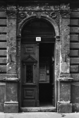 Hungary, Budapest VIII., Bacsó Béla utca 11., 1985, Makovecz Benjamin, gate, tenement house, pillar, house number sign, Budapest, Fortepan #108301